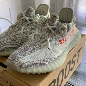 Yeezy 350 boost adidas (blue tint) (used)
